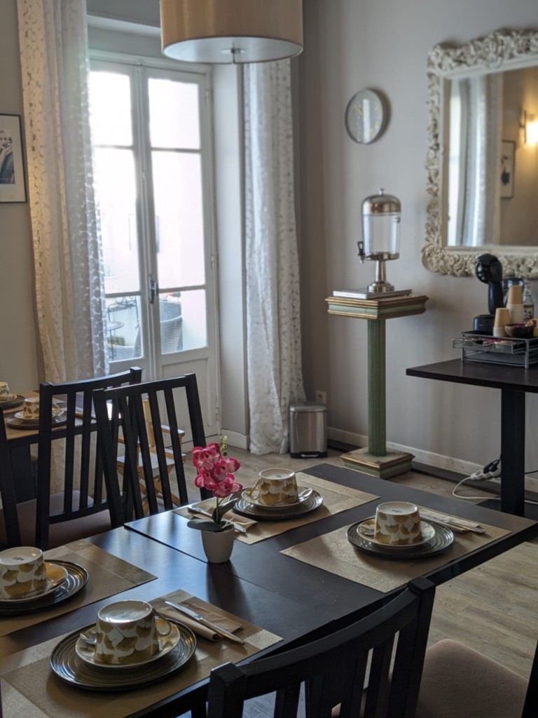 Salon-Petit-Dejeuner-Hotelcarolina